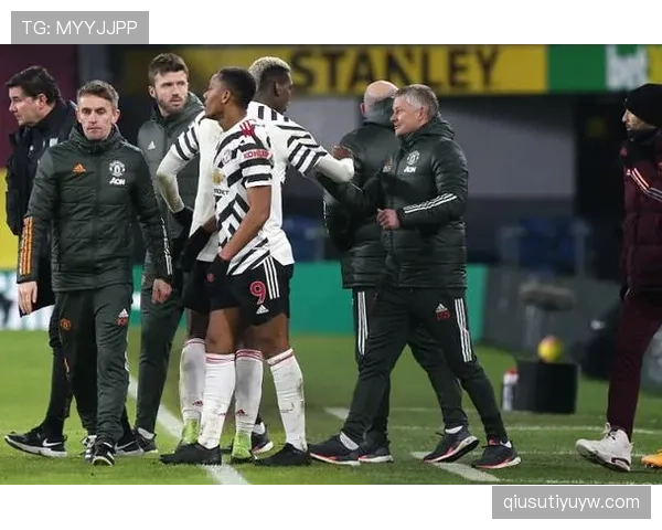 B费在战术体系中的球权分配如何影响球队攻防平衡？