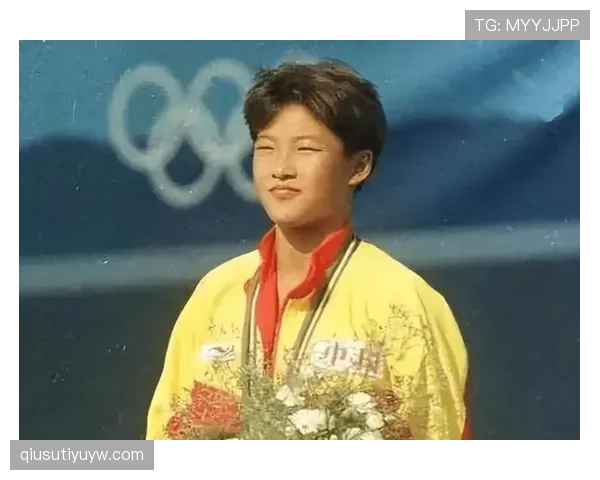 伏明霞跳水拿金牌那会儿，私底下穿的拖鞋还是超市十块钱两双那种